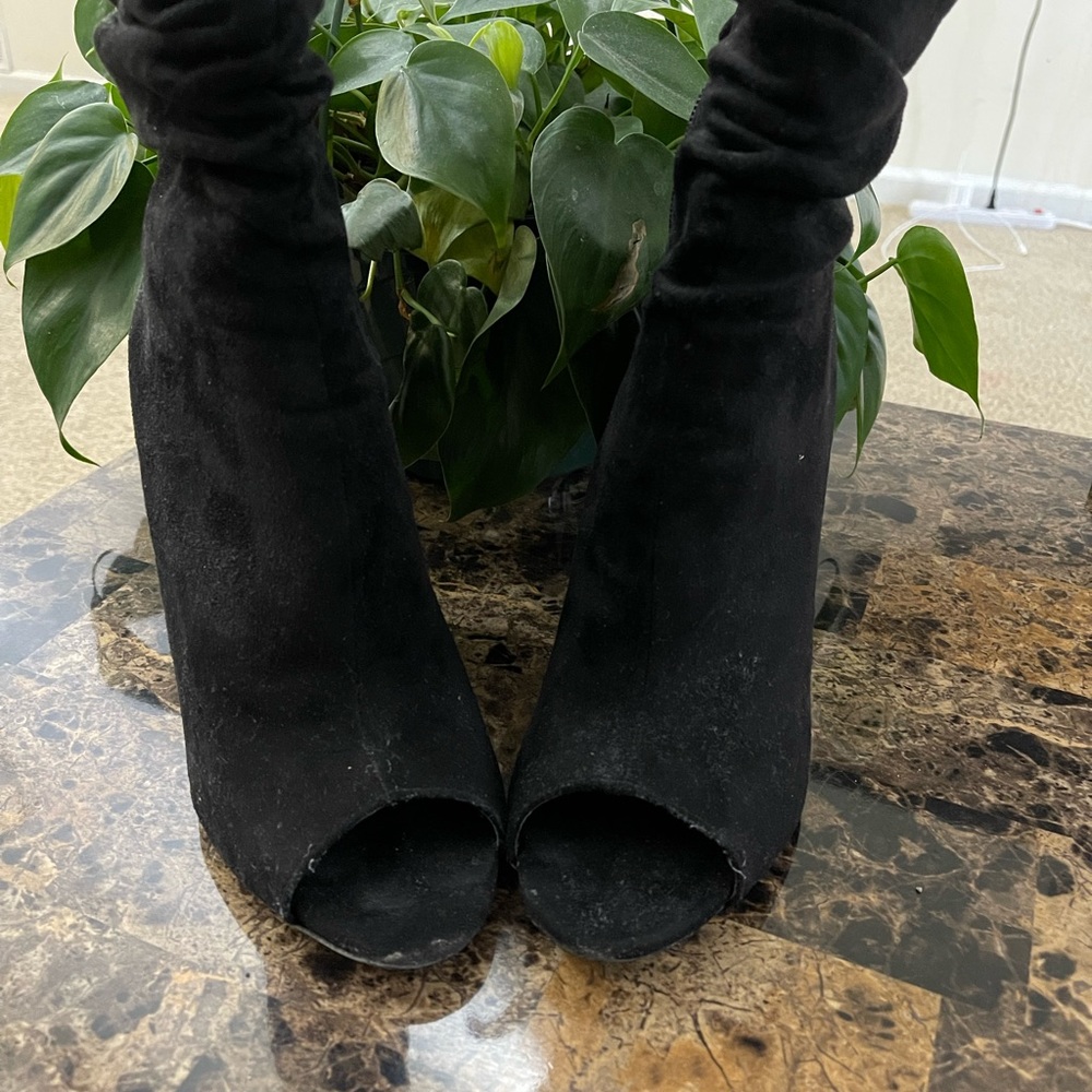 Miss Lola size 9